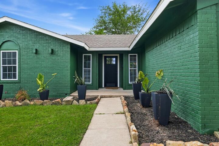 Property Photo: 526 Village Drive TX 75067