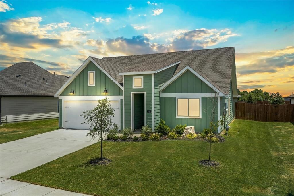 Property Photo:  2315 Hydrangea Drive  TX 76258 