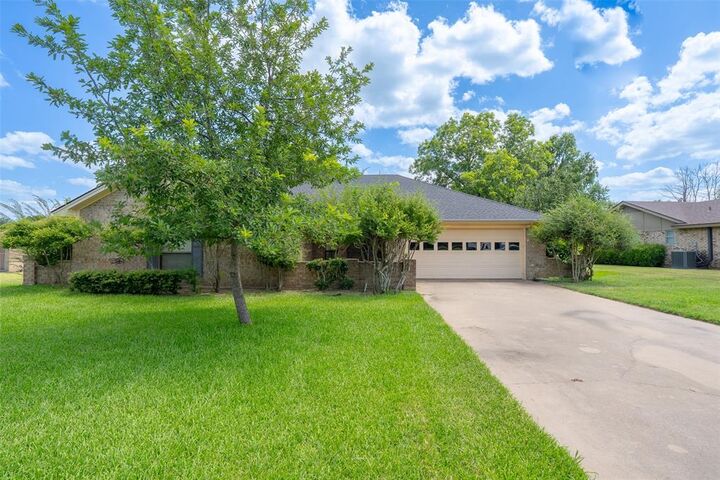 Property Photo:  1501 Westhill Terrace  TX 76033 