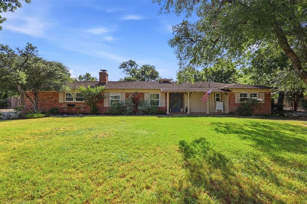 Property Photo: 103 Paint Brush Road TX 76108