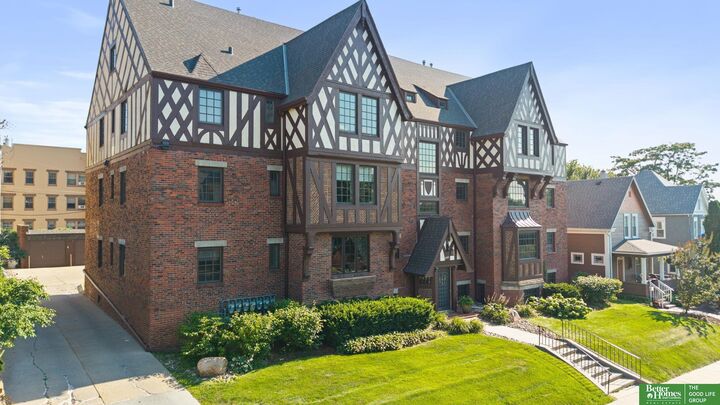 Property Photo: 4907 Davenport Street 11 NE 68132