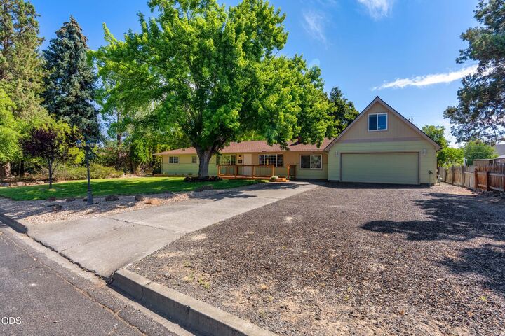 Property Photo:  1730 SW Canyon Drive  OR 97756 