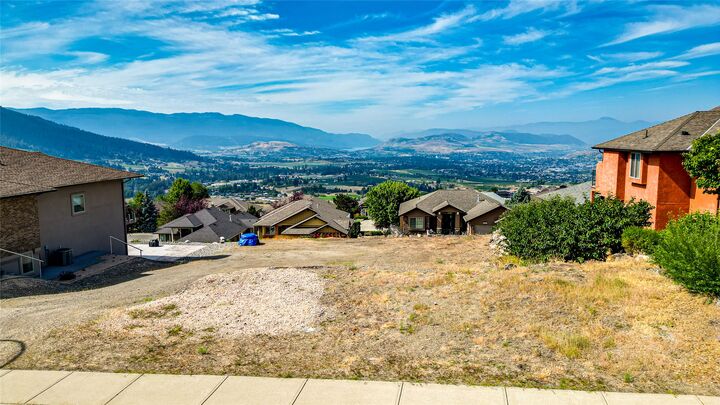 Property Photo: 1408 Red Mountain Place BC V1B 4A3