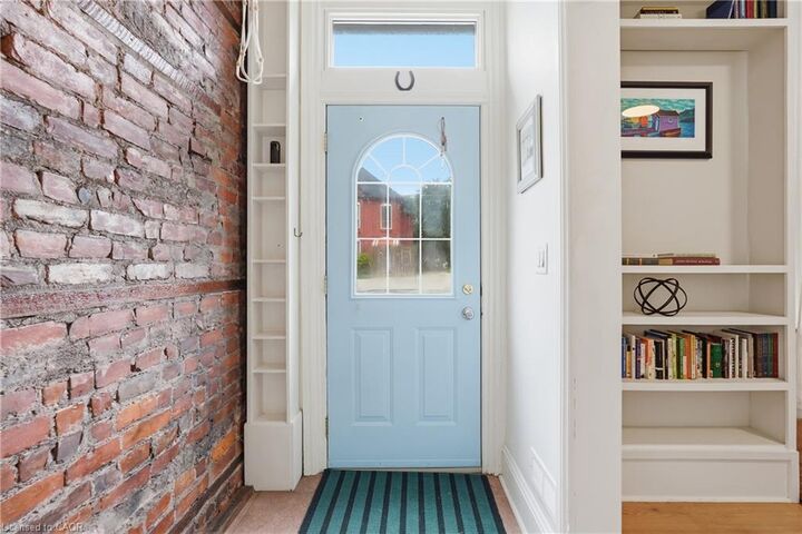 Property Photo:  