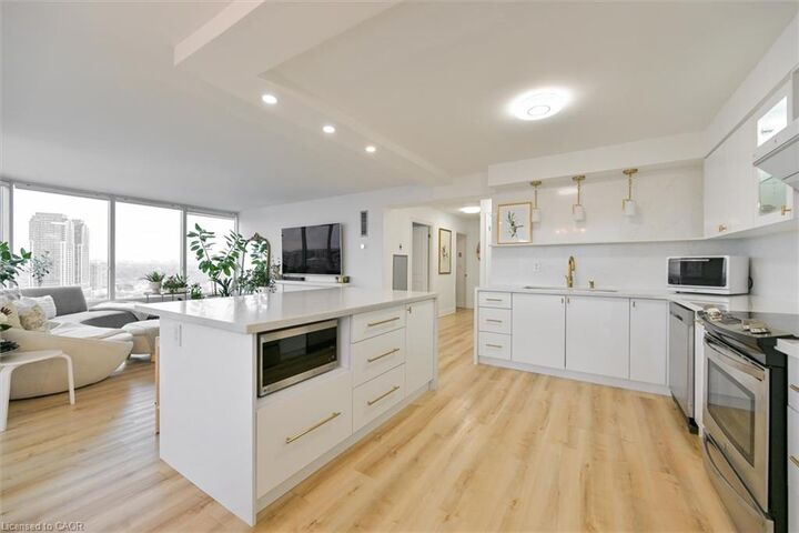 Property Photo: 1 Palace Pier Court 2210 ON M8V 3W9
