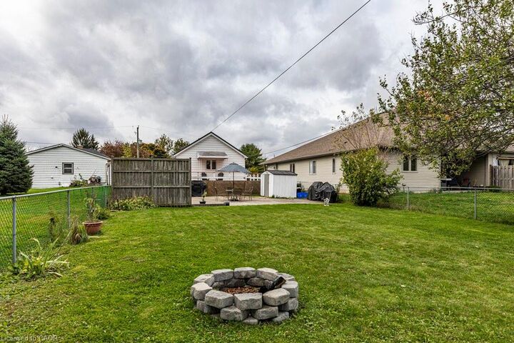 Property Photo:  
