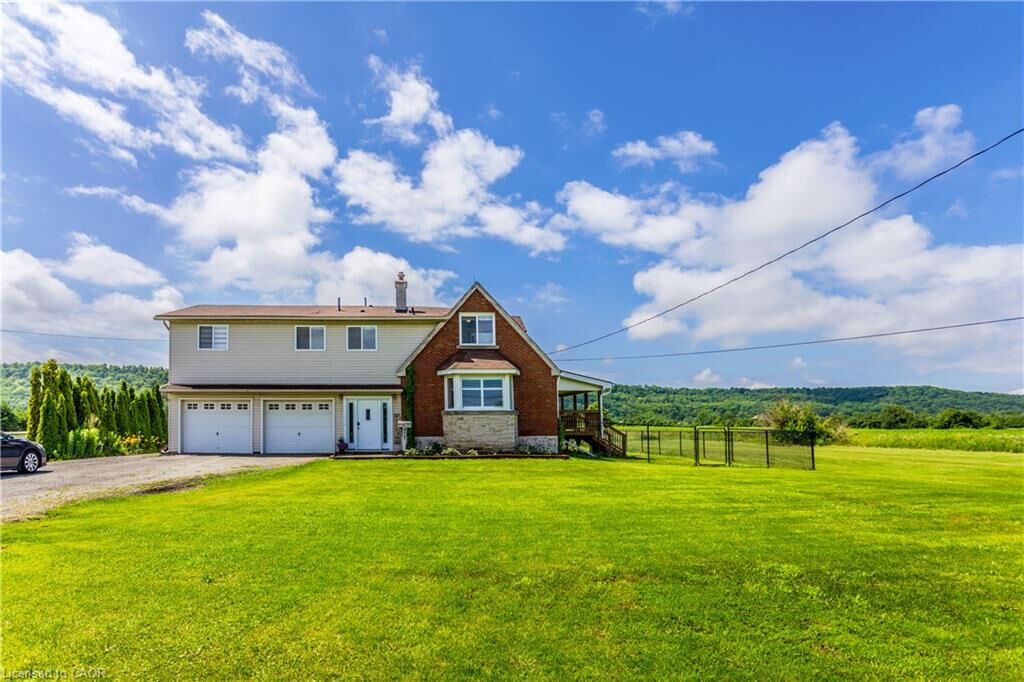 Property Photo:  