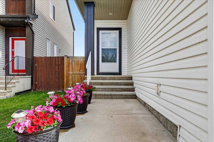 Property Photo:  18 Copperstone Drive SE  AB T2Z 0P2 