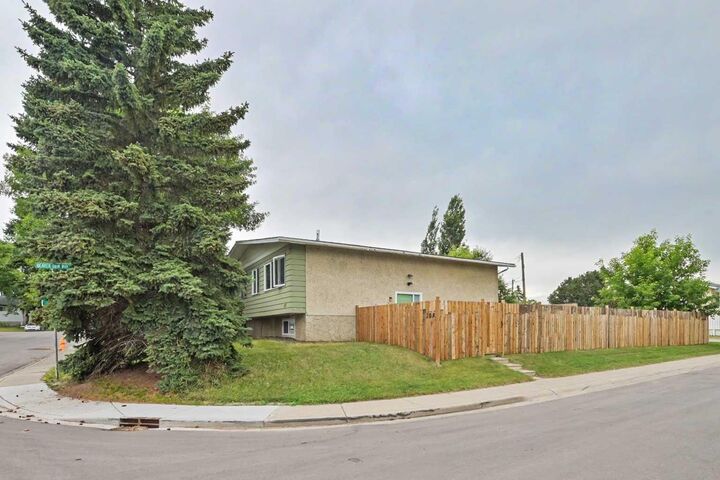 Property Photo: 20A Beaver Dam Place NE AB T2K 4X3