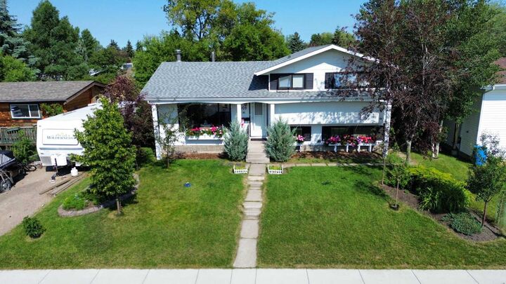 Property Photo: 4003 53 Avenue AB T4G 1G4