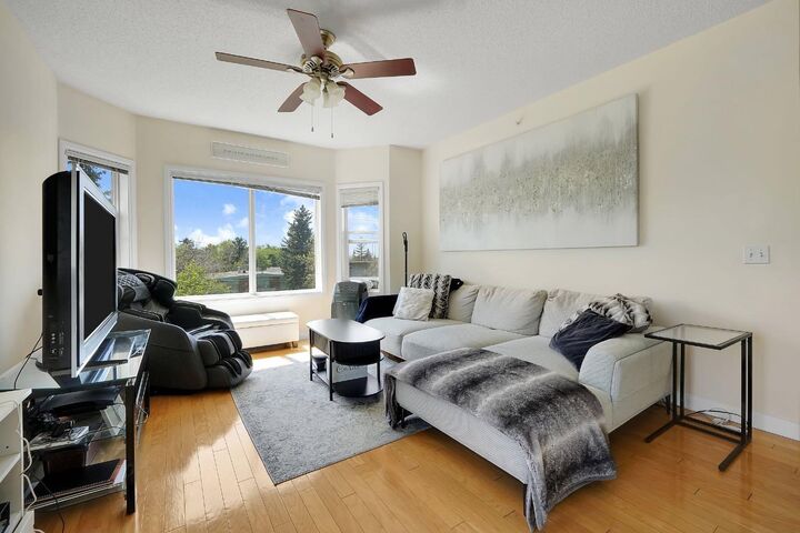 Property Photo: 1920 14 Avenue NE 227 AB T2E 8V4