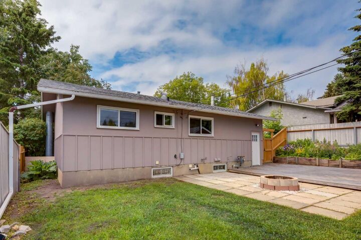 Property Photo: 8 Hazelwood Crescent SW AB T2M 2B2