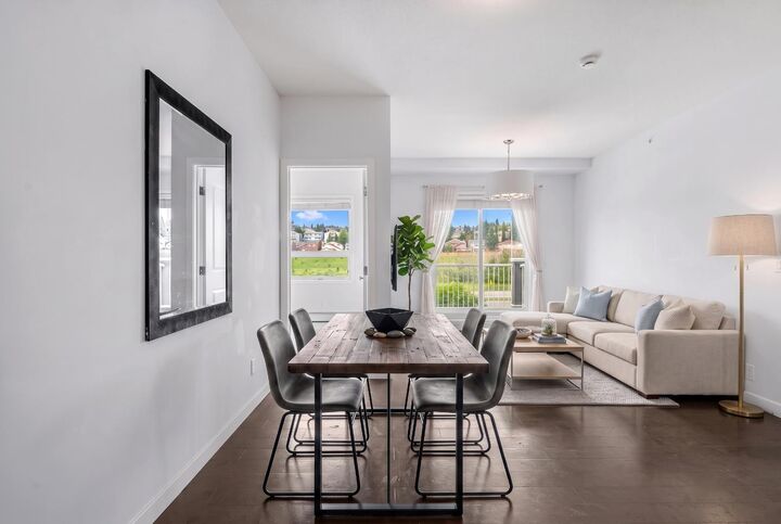 Property Photo: 5305 32 Avenue SW 4311 AB T3E 8A2