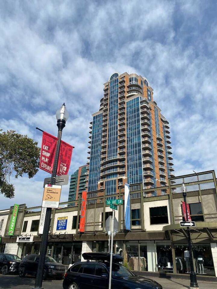 Property Photo: 817 15 Avenue SW 206 AB T2R 0H8