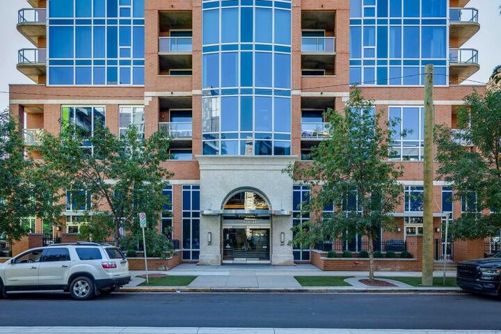 Property Photo: 817 15 Avenue SW 206 AB T2R 0H8