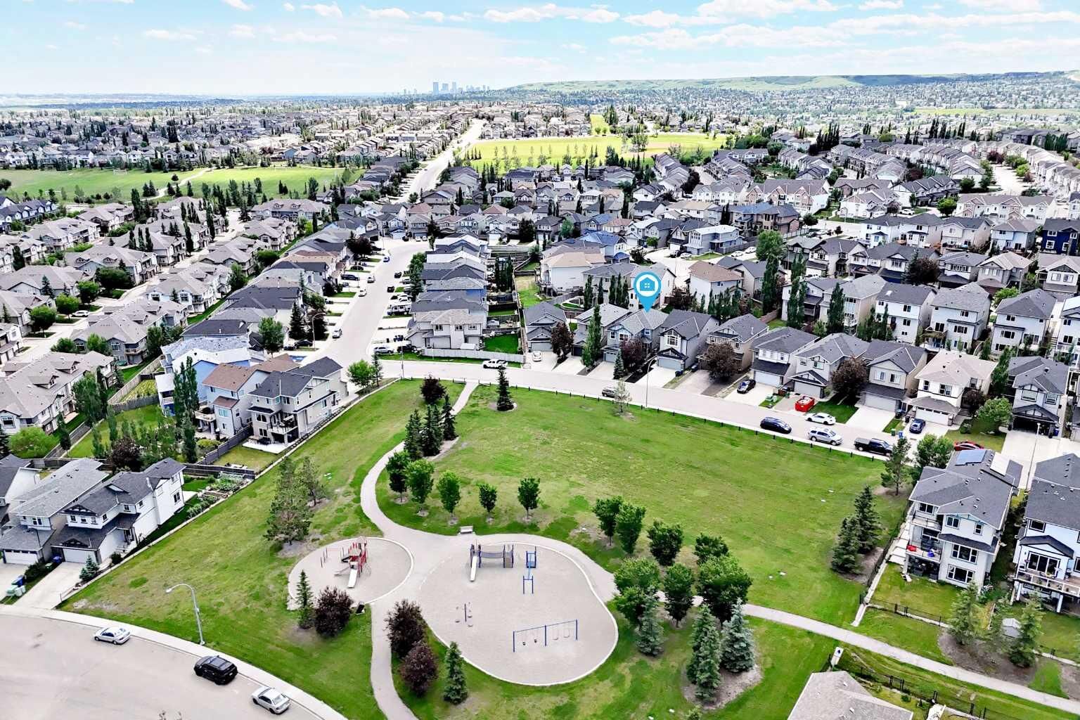 Property Photo:  144 Pantego Close NW  AB T3K 0K2 