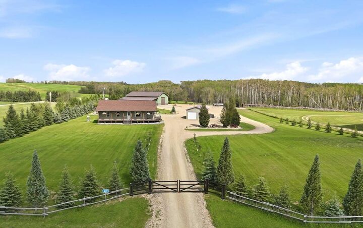 422045 Range Road 10 — photo 1