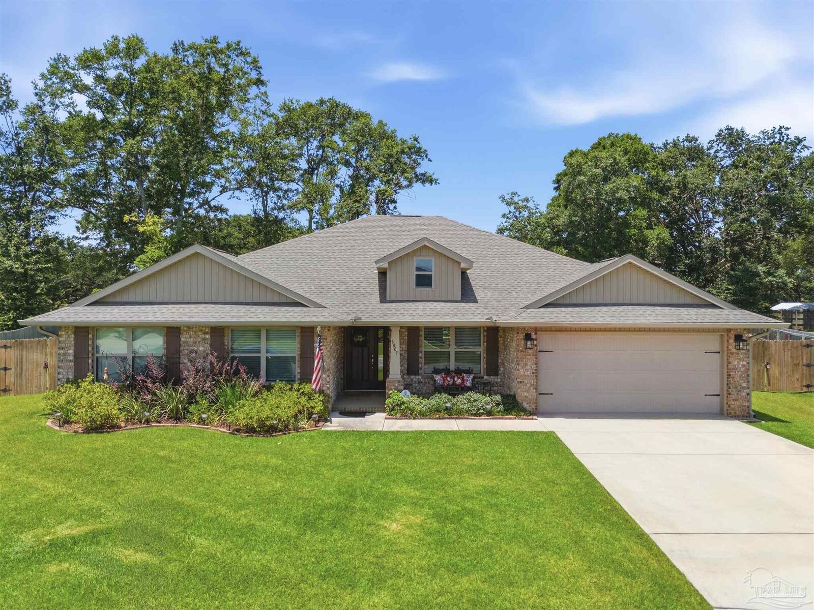 Property Photo: 6009 Parsonage Cir FL 32570
