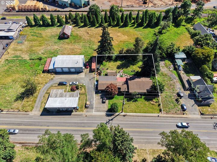 Property Photo: 1316 Main St OR 97358