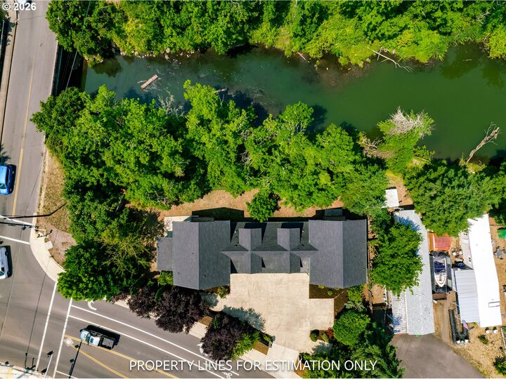 Property Photo:  911 N 9th St  OR 97424 