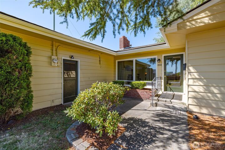 Property Photo: 1511 Fowler Street WA 98274