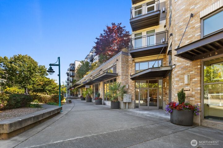 Property Photo: 211 Kirkland Ave 223 WA 98033