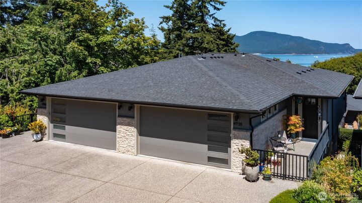 Property Photo: 4938 Portalis Way 6 WA 98221