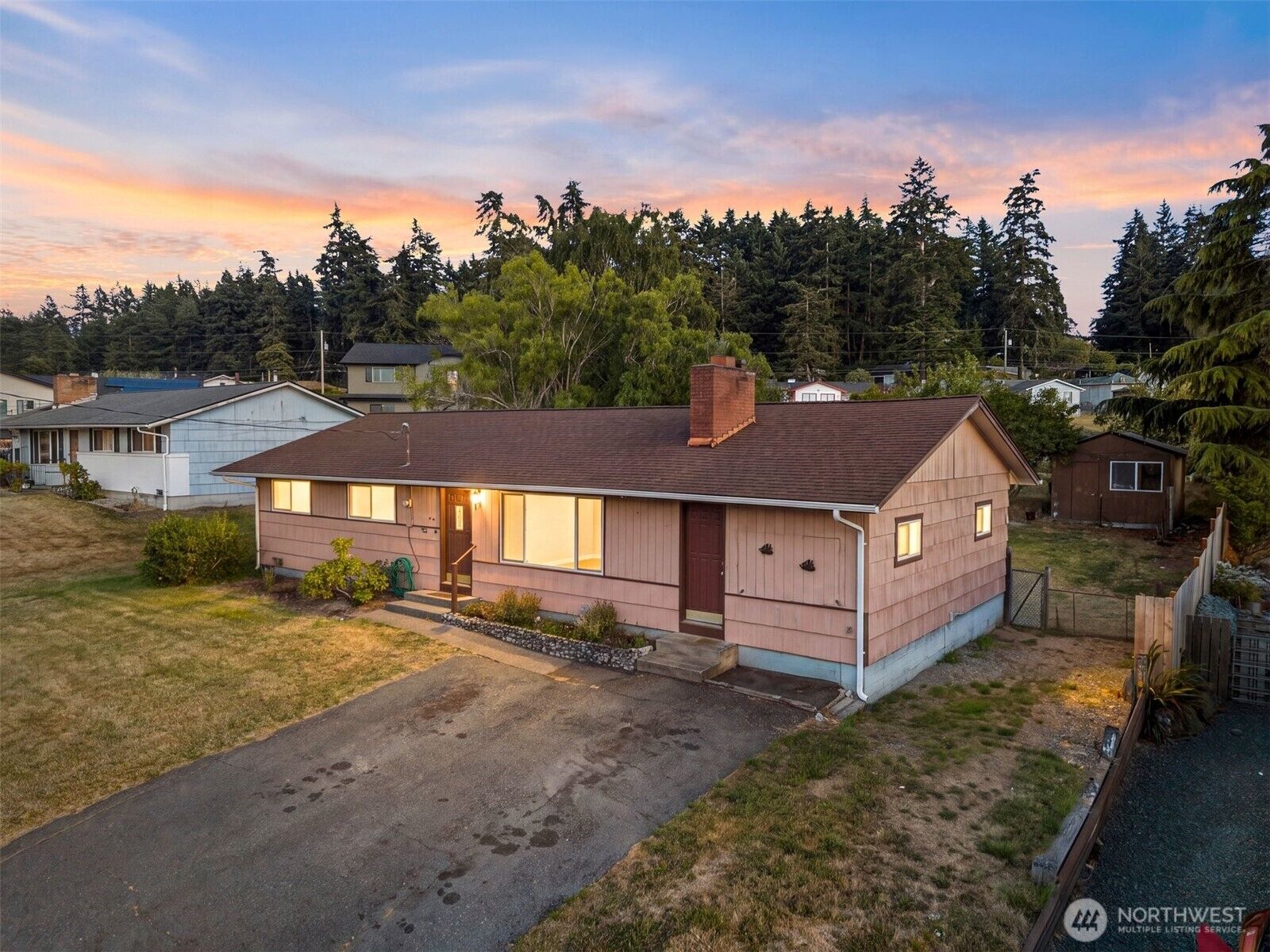 Property Photo:  705 NE 6th Street  WA 98236 
