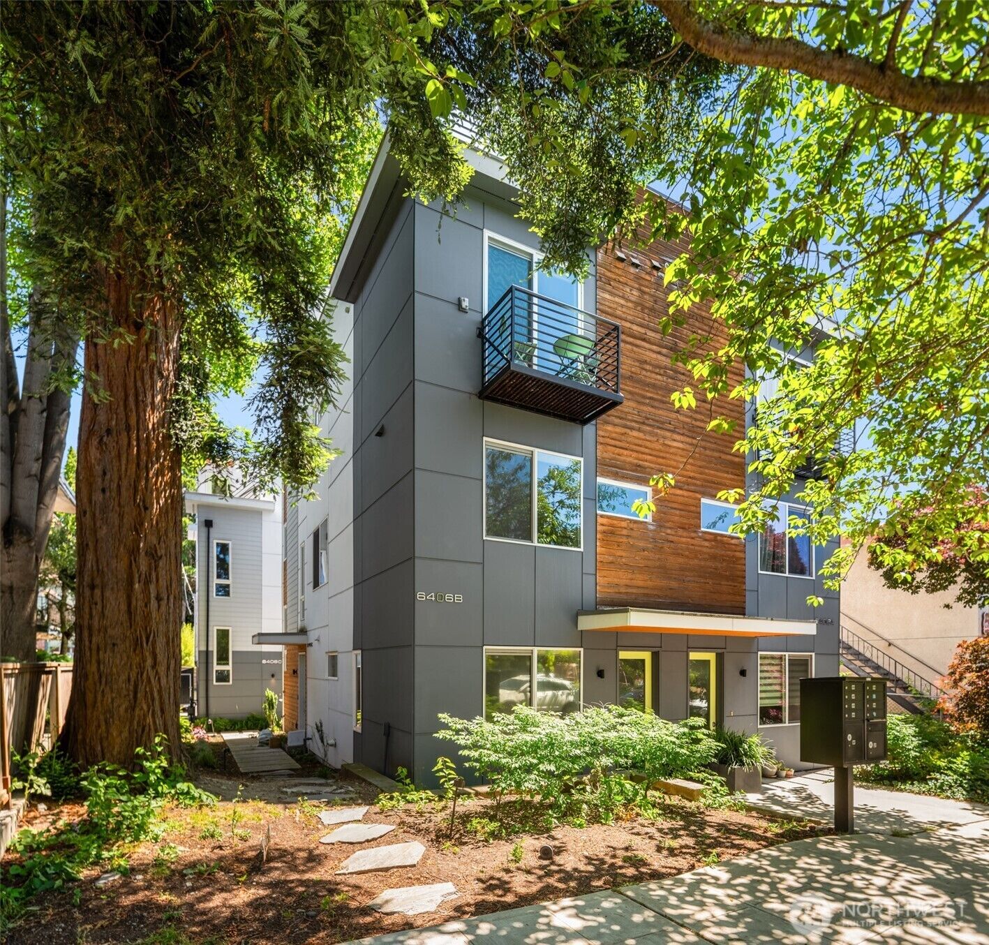 Property Photo:  6408  14th Avenue NW B  WA 98107 