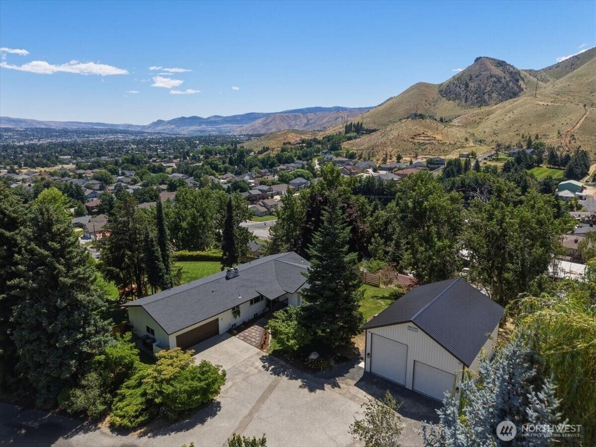 Property Photo:  504  Day Road  WA 98801 