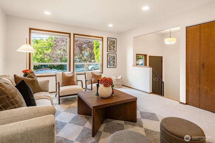 Property Photo:  321 NW 45th Street 3  WA 98107 
