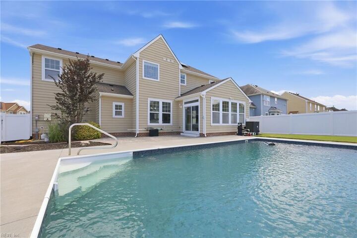 Property Photo:  2101 Beeblossom Ln  VA 23323 