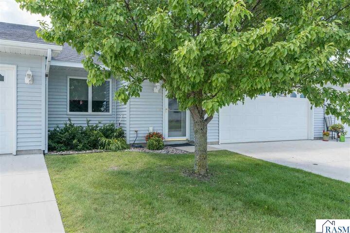 Property Photo: 549 Oakwood Drive MN 56048