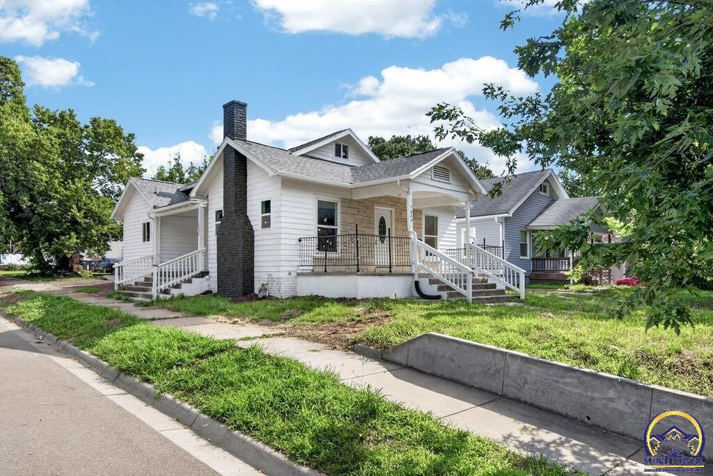 Property Photo:  1620 SW Lincoln St  KS 66604 