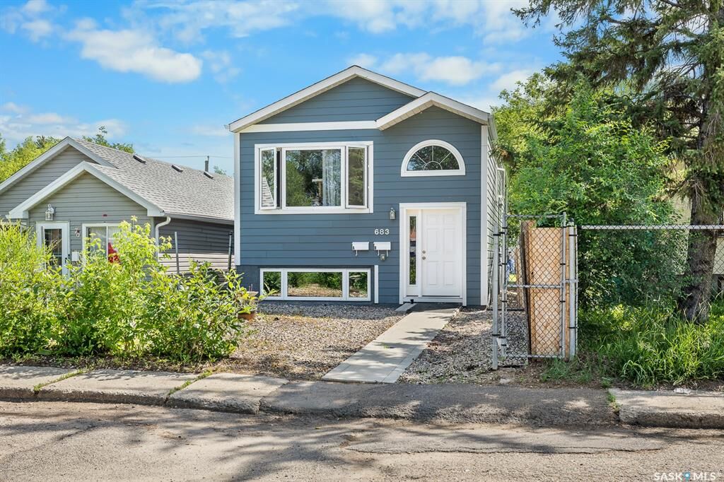 Property Photo: 683 Garnet Street A&B SK S4T 2W9