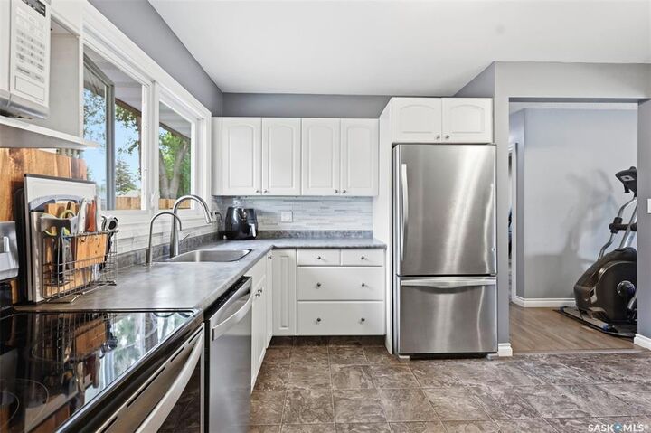 Property Photo:  917 S Avenue N  SK S7L 3A7 