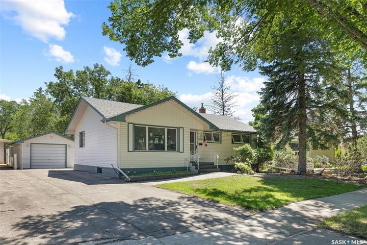 Property Photo: 4343 England Road SK S4R 4P2