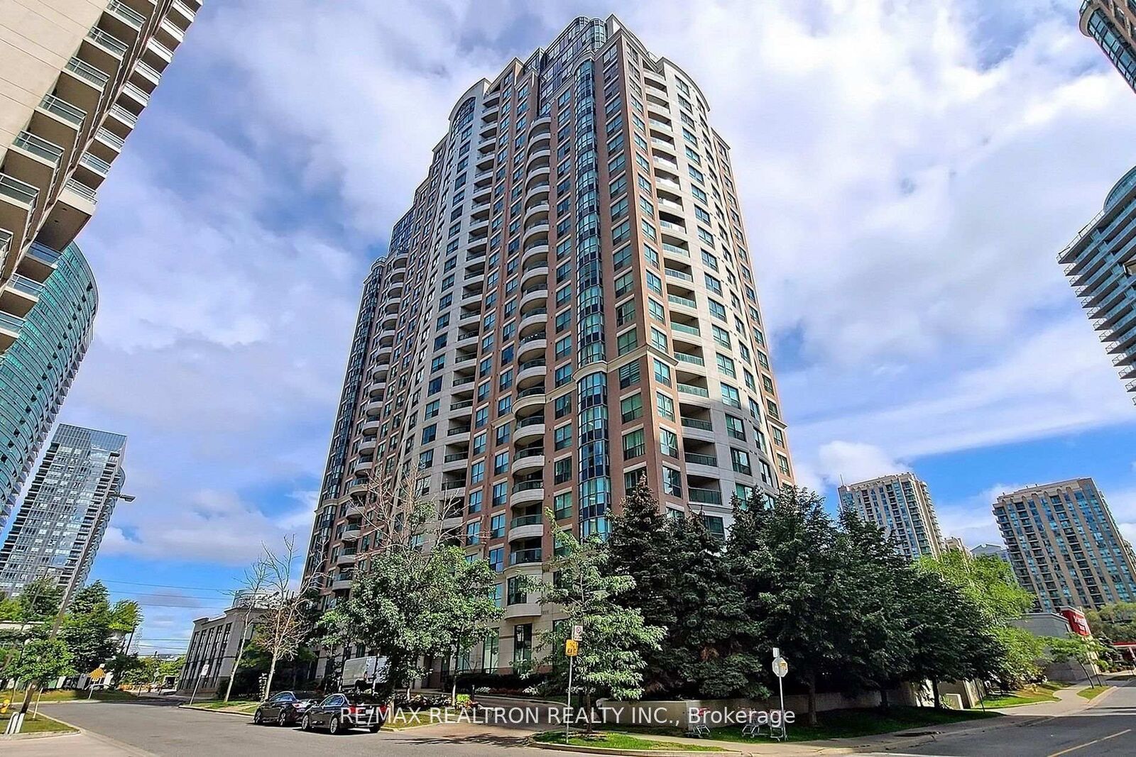 Property Photo:  7 Lorraine Drive 2009  ON M2N 7H2 