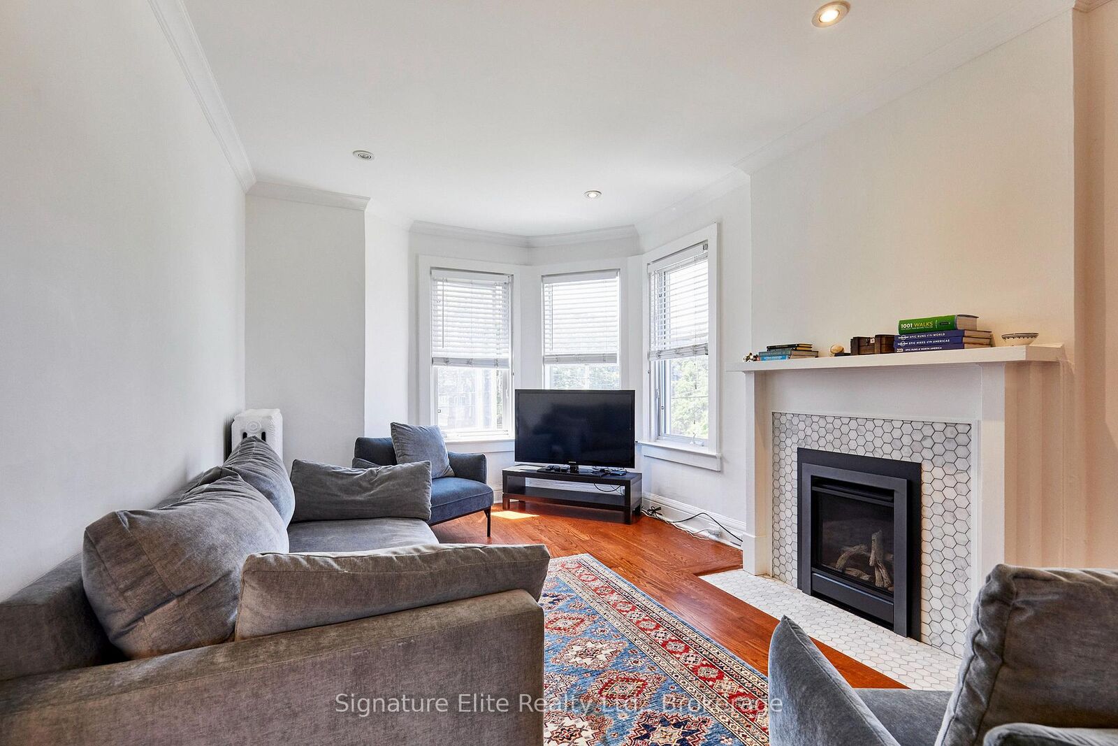 Property Photo: 124 Geoffrey Street Upper ON M6R 1P3