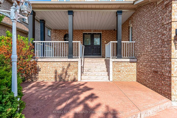 Property Photo:  1507 Clearbrook Drive  ON L1K 2S3 
