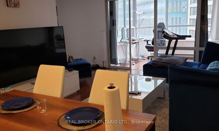 Property Photo:  711 Bay Street 1415  ON M5G 2J9 