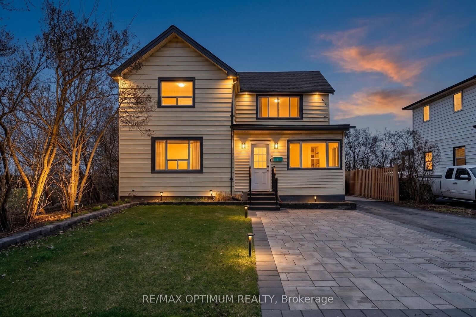 Property Photo:  1019 Beach Boulevard  ON L8H 6Z8 