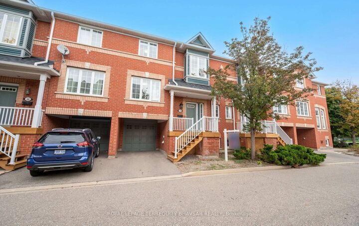 Property Photo:  5031 East Mill Road 15  ON L5V 2M5 