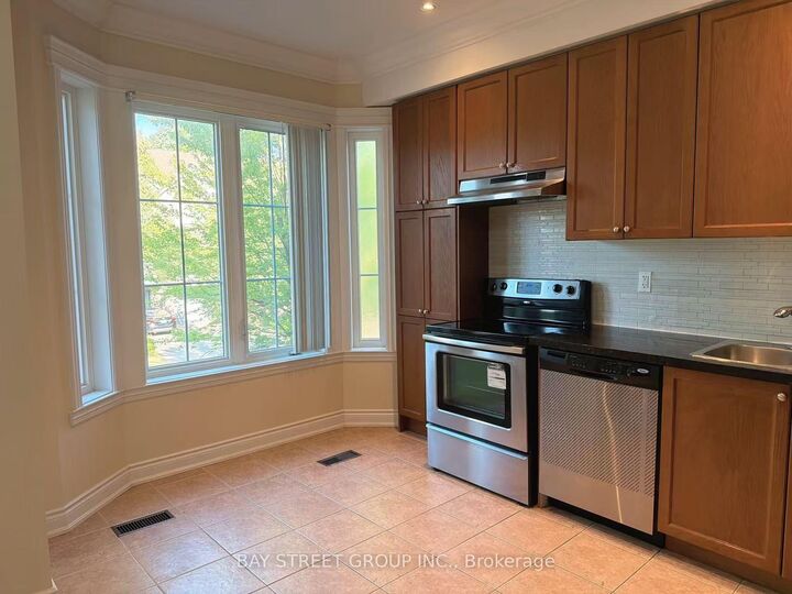 Property Photo:  142 Hall Street  ON L4C 4N8 