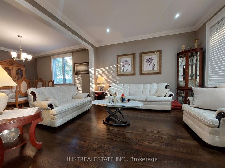 Property Photo: 59 Princemere Crescent ON M1R 3X1