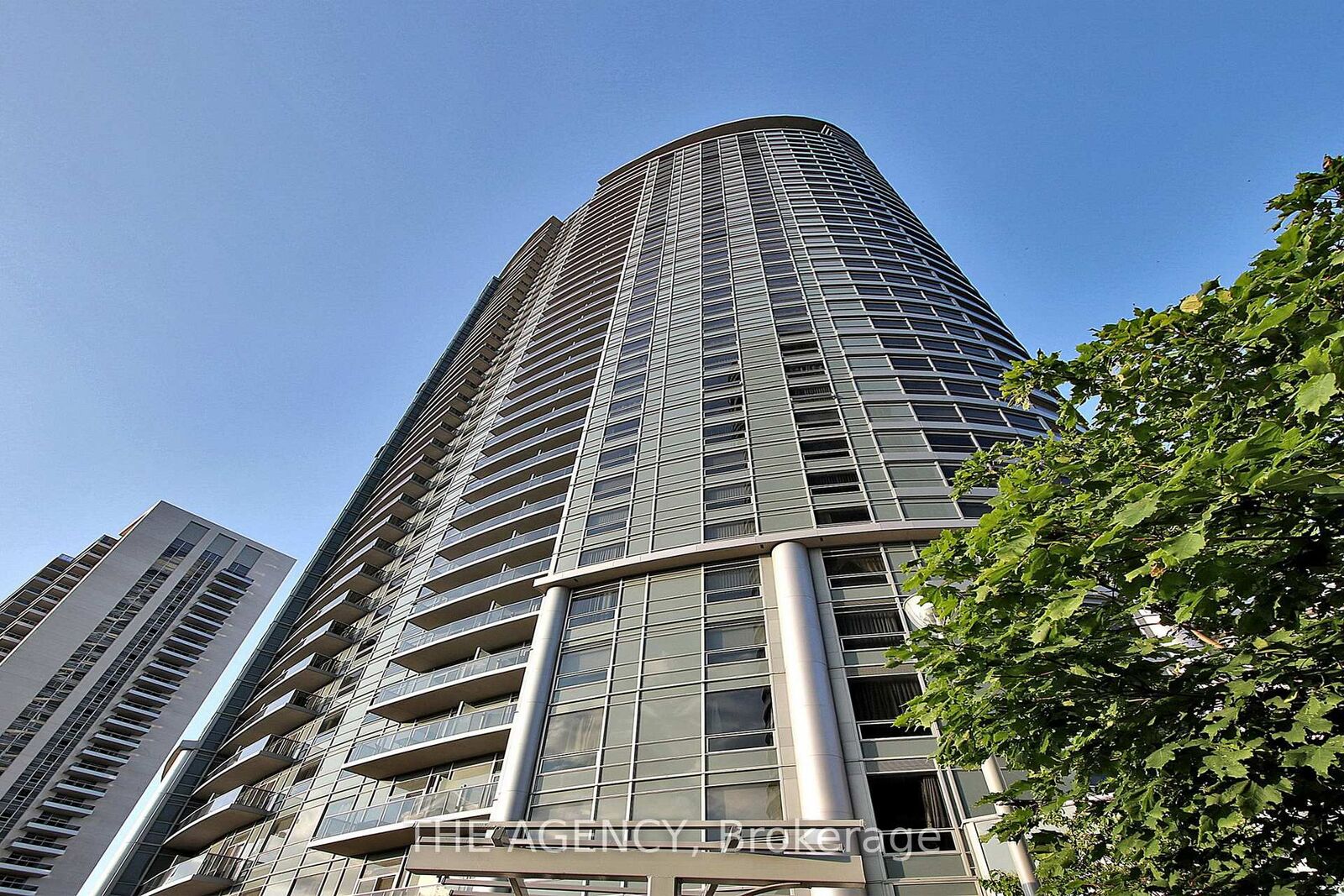 Property Photo:  135 Village Green Square 1015  ON M1S 0G4 