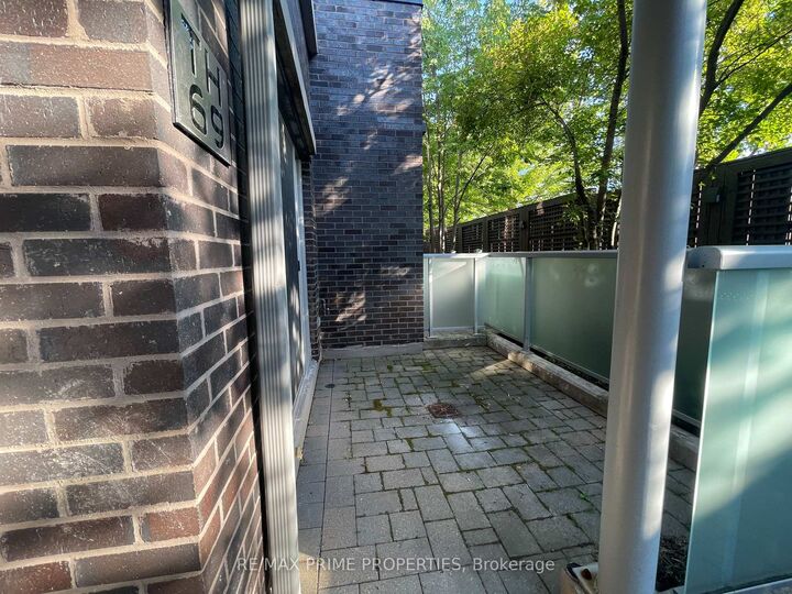 Property Photo: 315 Village Green Square Th69 ON M1S 0L2