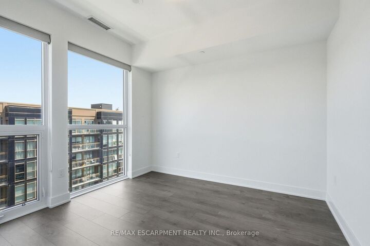 Property Photo:  2333 Khalsa Gate 811  ON L6M 0X7 