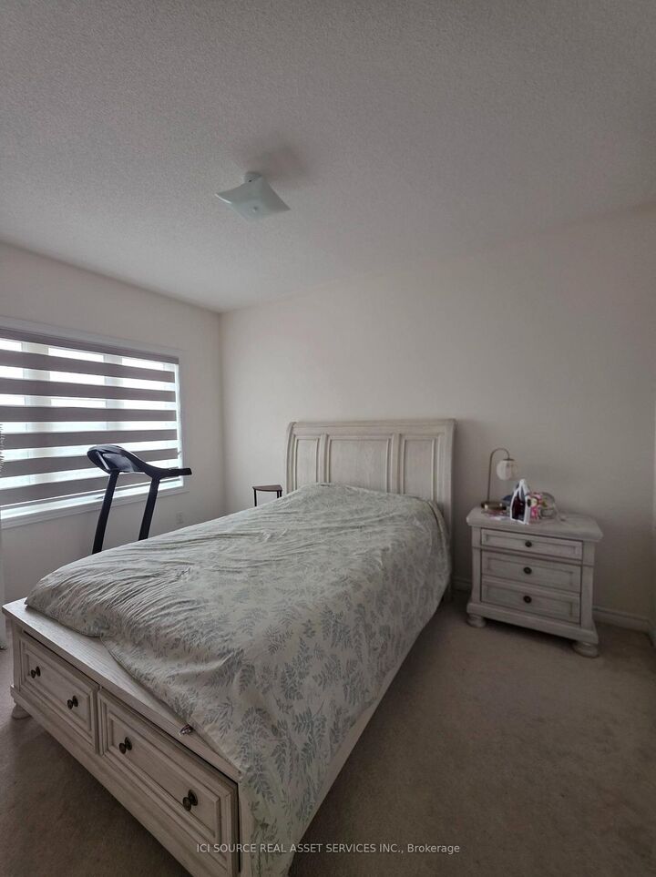 Property Photo: 10 Brent Stephens Way ON L7A 5B6
