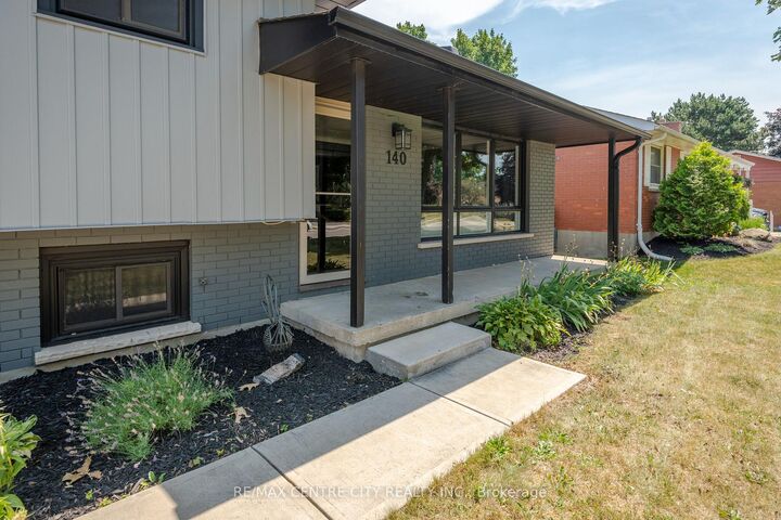 Property Photo:  140 Oakwood Place  ON N0L 1G3 
